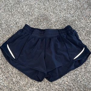 black lululemon shorts